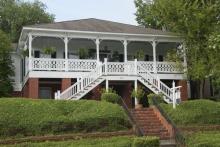  Red Bluff Cottage Bed and Breakfast 